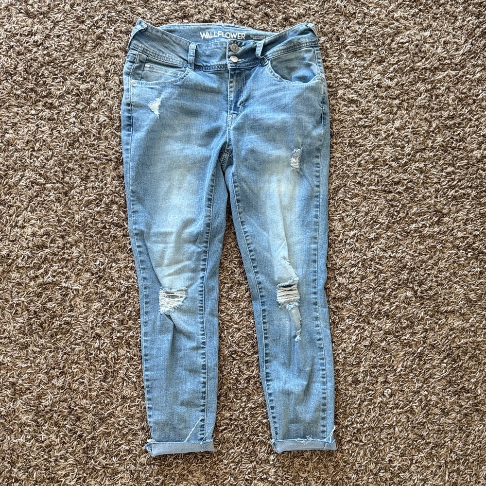 Wallflower Women's Light Blue Ripped Skinny Jeans